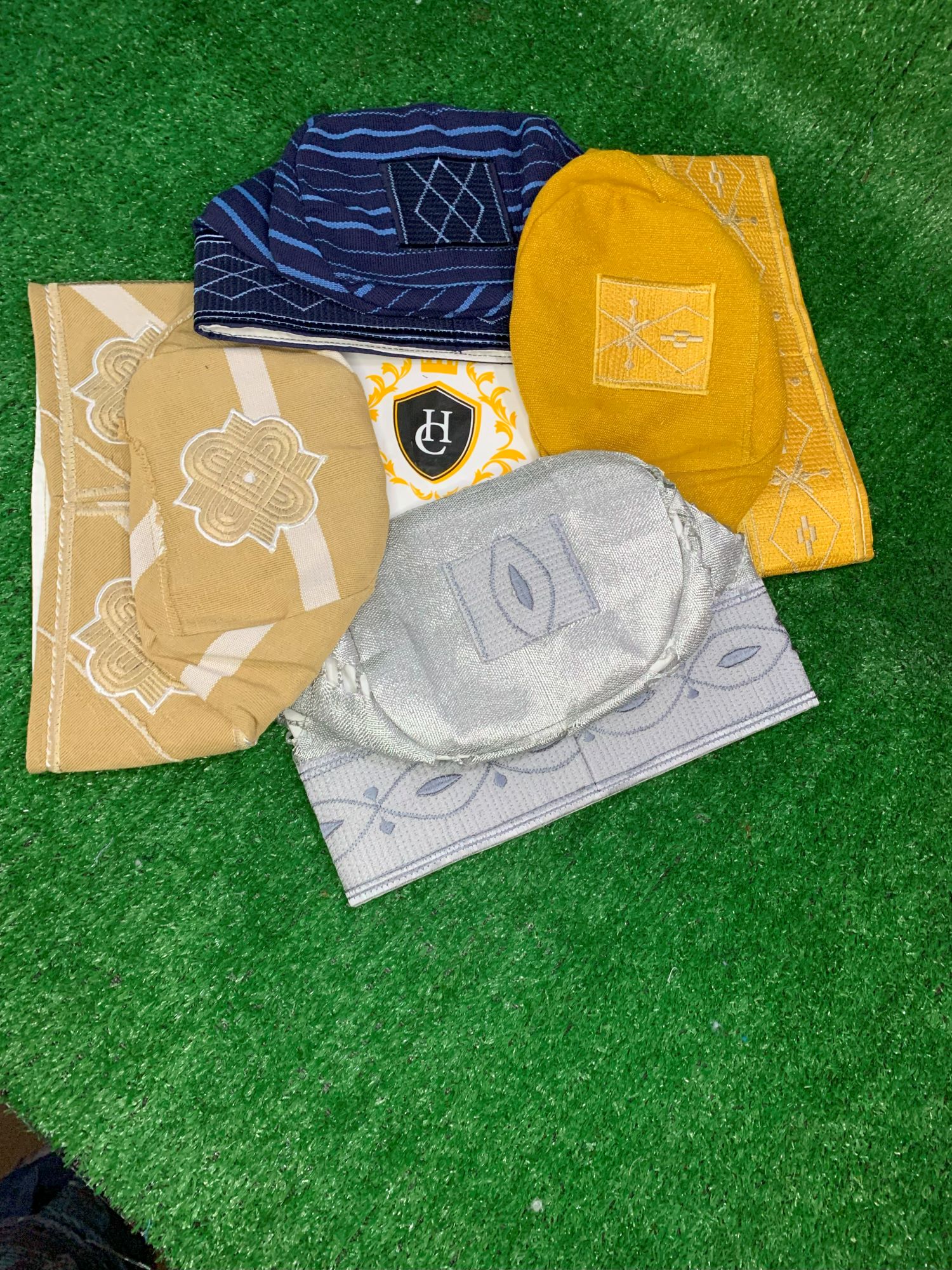 Caps